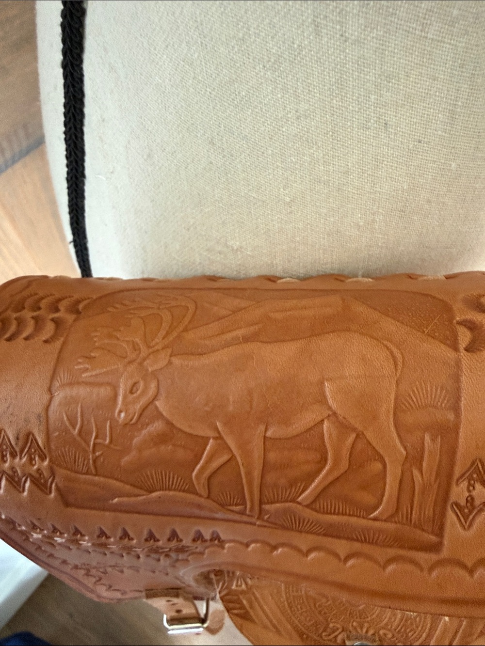 Hand-Tooled Tan Leather Crossbody Bag - Picture 2 of 5